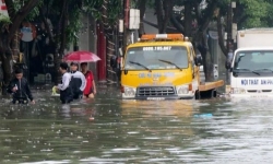 3 người chết và hơn 5.000 nhà dân bị ngập lụt do mưa lớn kéo dài