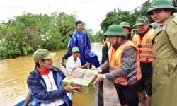 Thừa Thiên Huế: Nêu cao tinh thần cảnh giác, đảm bảo an toàn cho người dân vùng ngập lũ