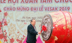 Phó Thủ tướng Thường trực Trương Hòa Bình đánh trống khai hội chùa Tam Chúc