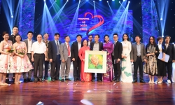 Chương trình thiện nguyện “Thương về miền Trung” do Đài Tiếng nói Việt Nam tổ chức quyên góp được gần 13 tỷ đồng