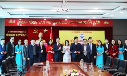 Trao thẻ nhà báo kỳ hạn 2021-2025 cho các nhà báo Trung tâm truyền thông tỉnh Quảng Ninh