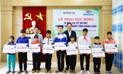 Báo Quảng Nam trao học bổng trị giá 1 tỉ đồng cho học sinh miền núi bị ảnh hưởng thiên tai