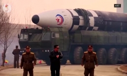 Triều Tiên tung video ấn tượng về ông Kim Jong Un khi phóng tên lửa Hwasong-17