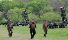 Ông Kim Jong Un thị sát vụ thử tên lửa phóng hàng loạt mới của Triều Tiên