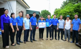 Bí thư thứ nhất Trung ương Đoàn thăm, động viên các đội tình nguyện hỗ trợ dự án đường dây 500kV mạch 3