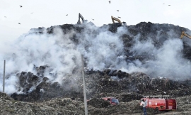 Cháy núi rác khổng lồ, khói độc hại bao trùm khắp thủ đô của Ấn Độ