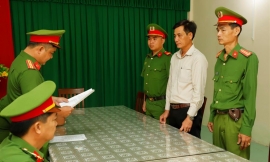 Bắt tạm giam một phó chủ tịch thị trấn ở Hậu Giang