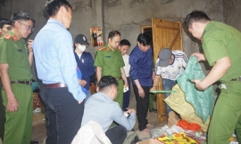 Lào Cai: Bắt giữ người phụ nữ 70 tuổi bán vật liệu nổ trái phép tại chợ phiên