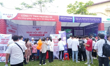 Hà Nam: Hơn 1.500 học sinh, người lao động tham gia ngày hội Tư vấn hướng nghiệp, tuyển sinh và giải quyết việc làm