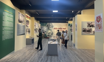 Trưng bày gần 150 tài liệu, hiện vật về ý nghĩa, tầm vóc và giá trị của chiến thắng Điện Biên Phủ