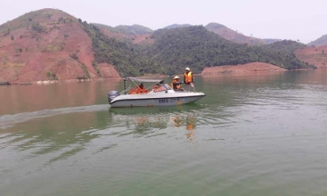 Lật thuyền do mưa lớn, 2 người phụ nữ mất tích ở hồ thủy điện Sơn La