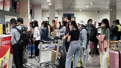 Sân bay Tân Sơn Nhất dự kiến đón gần 690.000 lượt khách dịp lễ 30/4-1/5