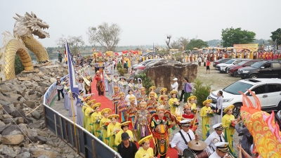 Hàng nghìn người tham dự lễ hội Quán Thế Âm Ngũ Hành Sơn