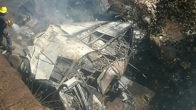Xe buýt chở người đi Lễ Phục sinh rơi xuống vách đá, 45 người thiệt mạng ở Nam Phi