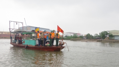 Thủ tướng Chính phủ yêu cầu khẩn trương tìm kiếm người còn mất tích do chìm thuyền trên sông Chanh