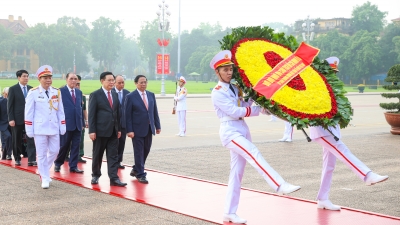 Lãnh đạo Đảng, Nhà nước vào Lăng viếng Chủ tịch Hồ Chí Minh nhân dịp 49 năm thống nhất đất nước