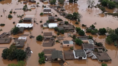 Lũ lụt biến đường thành sông ở Brazil, hàng trăm người thiệt mạng và mất tích