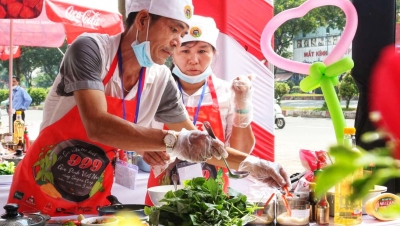 999 gia đình Việt Nam lập kỷ lục nấu món ăn 3 miền: 
