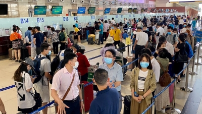 Khoảng 110 ngàn lượt khách di chuyển qua Cảng hàng không quốc tế Nội Bài