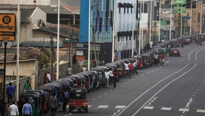 Thị trường nhiên liệu chợ đen tràn lan khắp Sri Lanka khi nước này khủng hoảng nhiên liệu trầm trọng