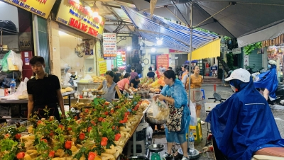 'Chợ nhà giàu' ở Hà Nội nhộn nhịp trong ngày Rằm tháng 7