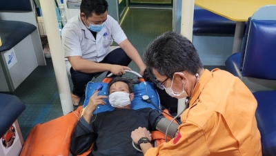 Cấp cứu kịp thời một ngư dân lâm bệnh nguy kịch ở vùng biển Đà Nẵng