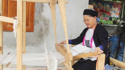 Độc đáo nghề dệt vải của dân tộc Dao họ