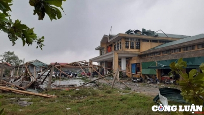 Quảng Trị: Lốc xoáy khiến nhiều nhà dân bị tốc mái, đổ sập