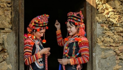 800 người trình diễn trang phục truyền thống các dân tộc thiểu số khu vực phía Bắc