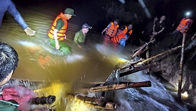 Nghệ An: Trắng đêm khắc phục sự cố vỡ đê kênh thấp