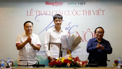 Báo Nông Thôn Ngày Nay trao giải cho các tác giả tham dự Cuộc thi viết Ký ức Hà Nội