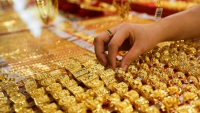 Giá vàng trong nước giảm gần 800.000 đồng/lượng theo đà giảm của giá vàng thế giới