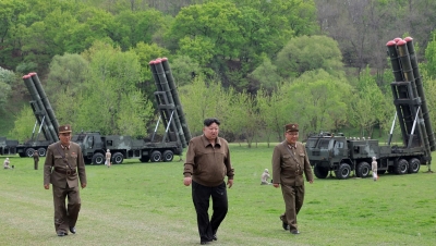 Ông Kim Jong Un thị sát vụ thử tên lửa phóng hàng loạt mới của Triều Tiên