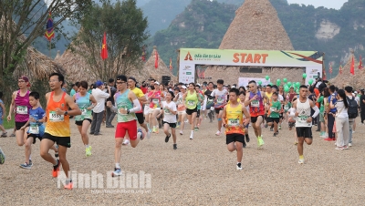 Gần 3.000 vận động viên tham gia Giải chạy bộ Marathon 