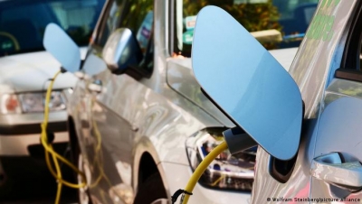 Những thách thức và rủi ro khi châu Âu cấm ô tô chạy xăng dầu