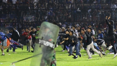 Hơn 300 người thương vong trong vụ giẫm đạp tại SVĐ bóng đá ở Indonesia