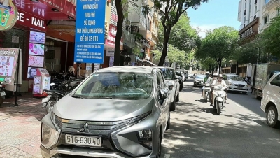 Đề xuất dừng thu phí ôtô đỗ dưới lòng đường