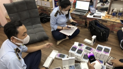 TP. Hồ Chí Minh: Tạm giữ hàng chục iPhone 14 không hóa đơn chứng từ trị giá 1,6 tỷ đồng