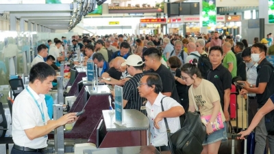 Sân bay Nội Bài và Tân Sơn Nhất đón hơn 209.600 khách dịp đầu nghỉ lễ 30/4-1/5