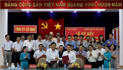 TTXVN và UBND tỉnh Cà Mau ký kết hợp tác thông tin