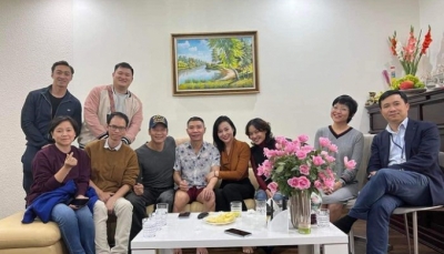 MC Thảo Vân và đồng nghiệp đến thăm NSND Công Lý