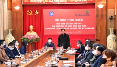 Vietcombank và BHXH Việt Nam tổ chức Hội nghị trực tuyến trao tặng sổ BHXH, thẻ BHYT cho người dân có hoàn cảnh khó khăn