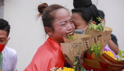 Màn ăn mừng đầy xúc động của cô gái dân tộc Thái khi giành HCV môn ném lao