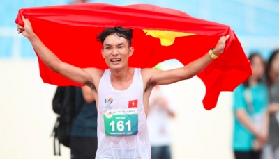 Hoàng Nguyên Thanh giành HCV marathon nam đầu tiên cho Việt Nam
