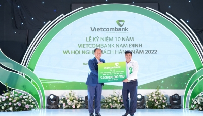 Vietcombank trao 5 tỷ đồng hỗ trợ kinh phí xây dựng trường THCS xã Nam Thanh, huyện Nam Trực, tỉnh Nam Định
