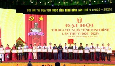 Phó Chủ tịch nước dự Đại hội thi đua yêu nước tỉnh Ninh Bình
