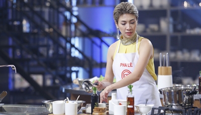 Nữ ca sĩ Pha Lê trở thành Vua đầu bếp 2017