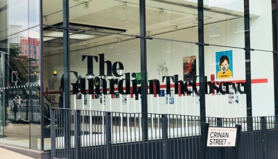 The Guardian: Lần đầu tiên doanh thu báo điện tử vượt báo in