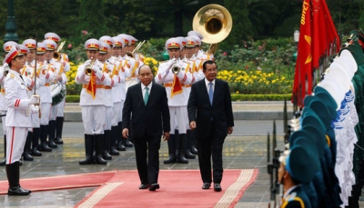 Thủ tướng Nguyễn Xuân Phúc chủ trì lễ đón trọng thể Thủ tướng Hun Sen