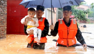 Những hình ảnh mới nhất về lũ lụt đang hoành hành tại Trung Quốc